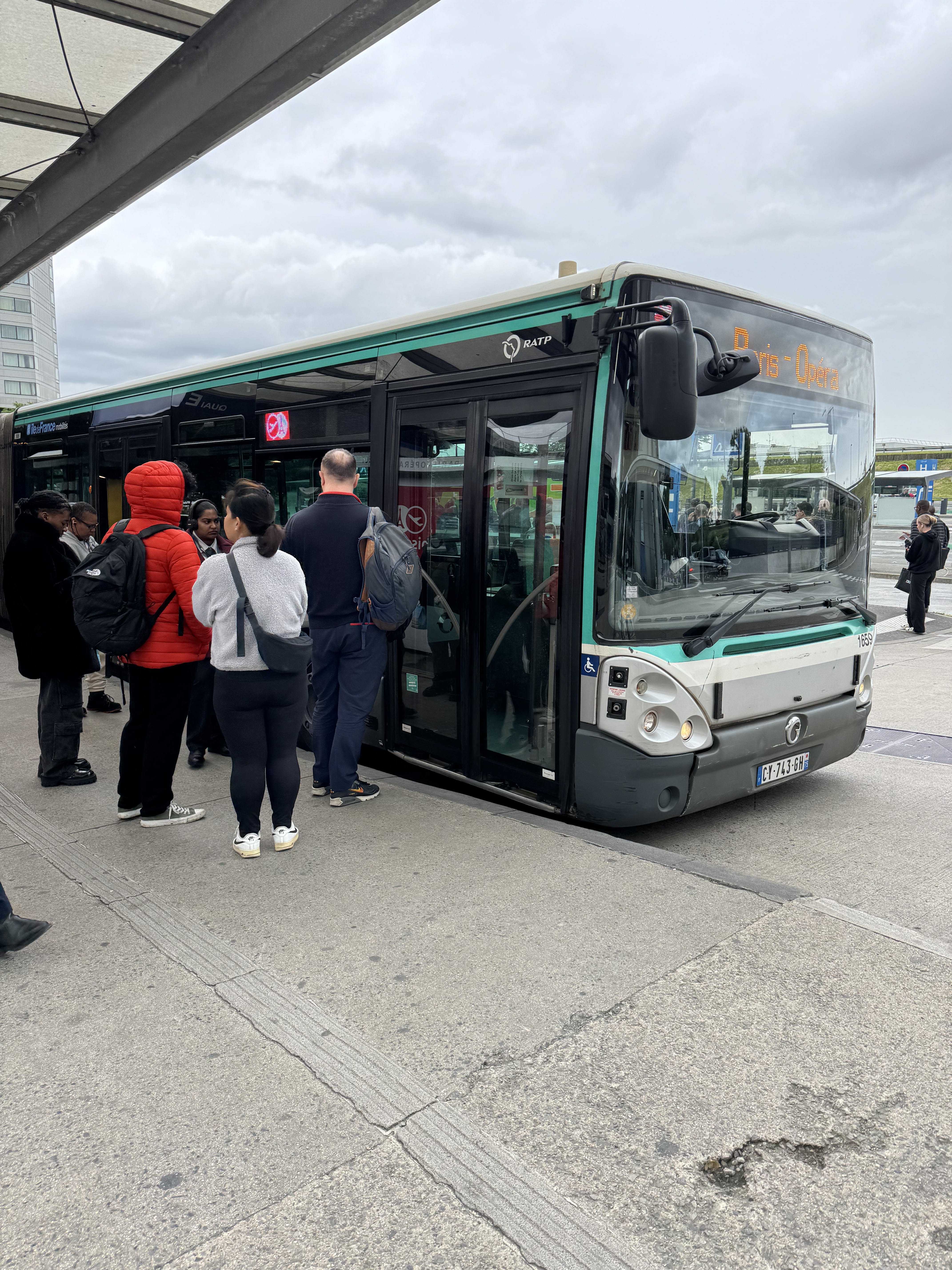 好不容易找到的巴士